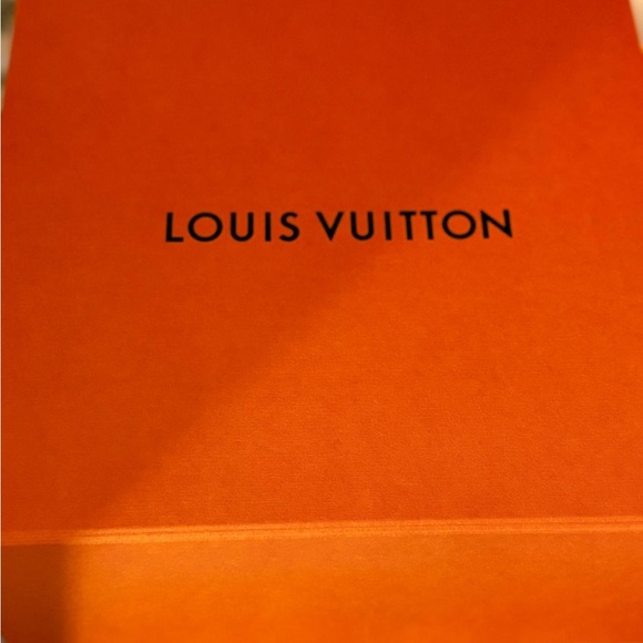 Louis Vuitton
Pochette Metis Bicolor Monogram Empreinte Giant. - Picture 12 of 12